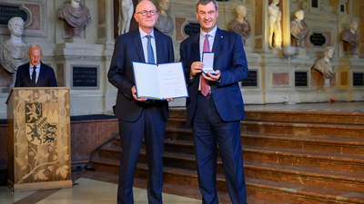 Bayerischer Verdienstorden für Wolfgang Schubert-Raab Bayerischer Verdienstorden für Wolfgang Schubert-Raab